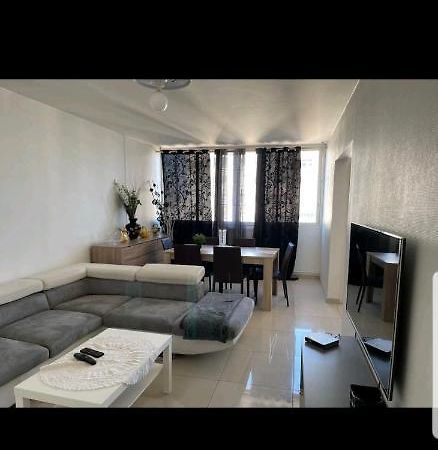 Appartement Laurent Bonnevay Villeurbanne Bagian luar foto